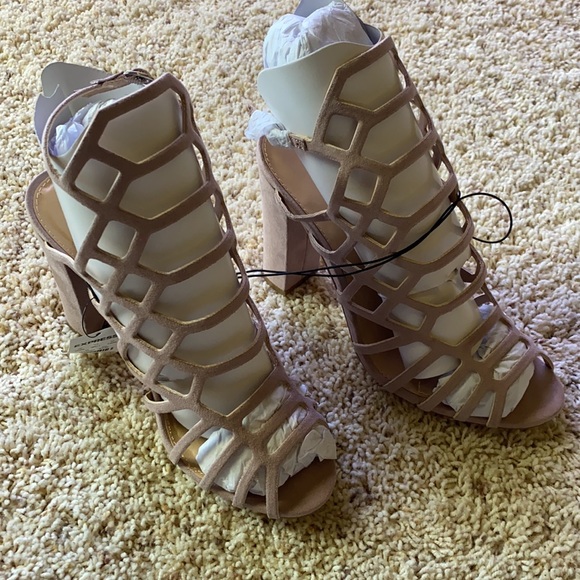 Express Heels - Picture 4 of 4